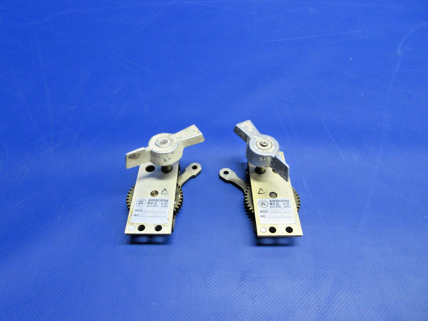 C-421 Airborne IM2-3 / IM2-4 Fuel Selectors LH & RH P/N IM2-3 & IM2-4 (0726-738)0