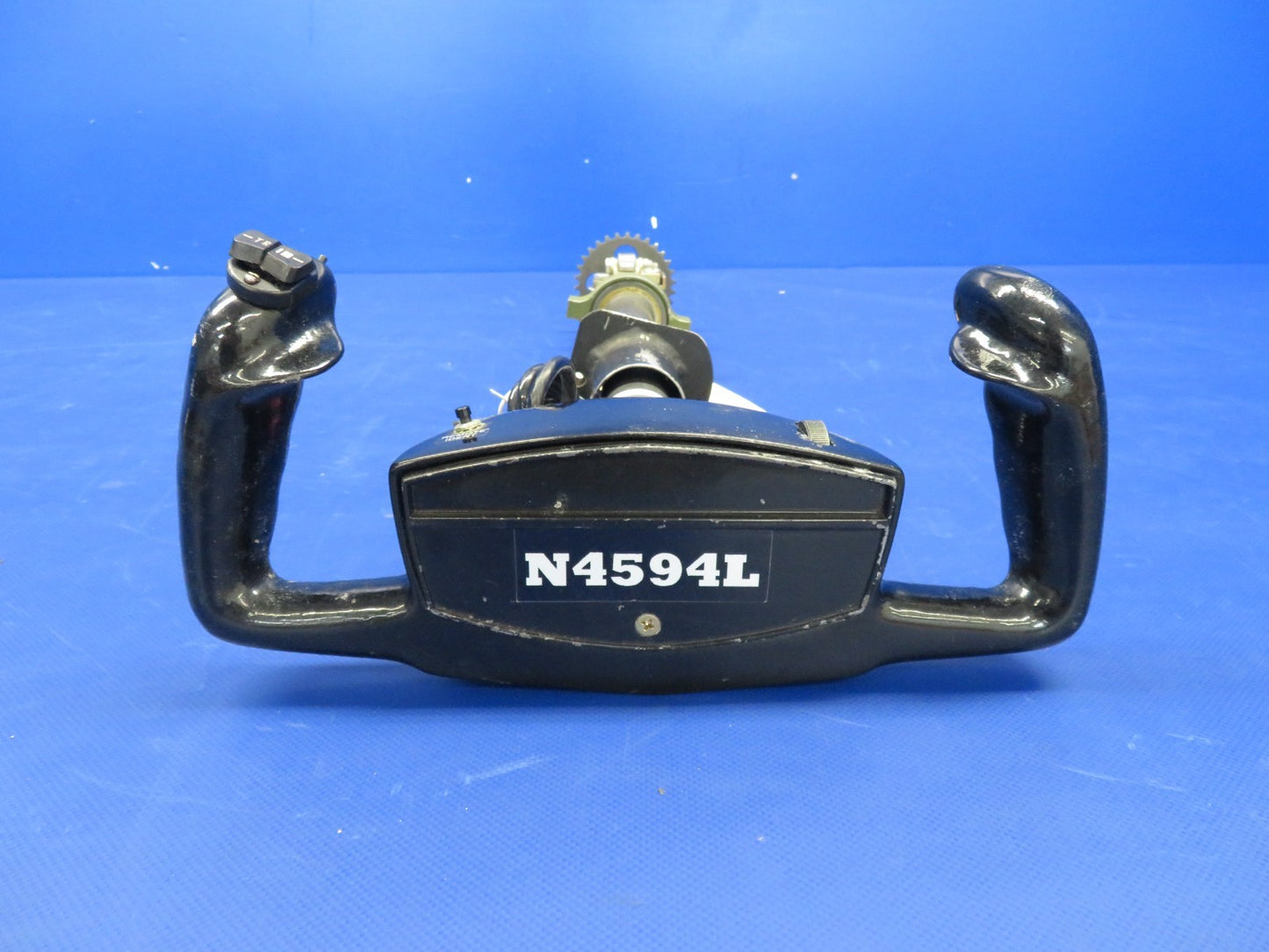 Cessna 421 LH Control Wheel P/N 0861326-24 w/ Cygnet Trim Switch (0726-437)8