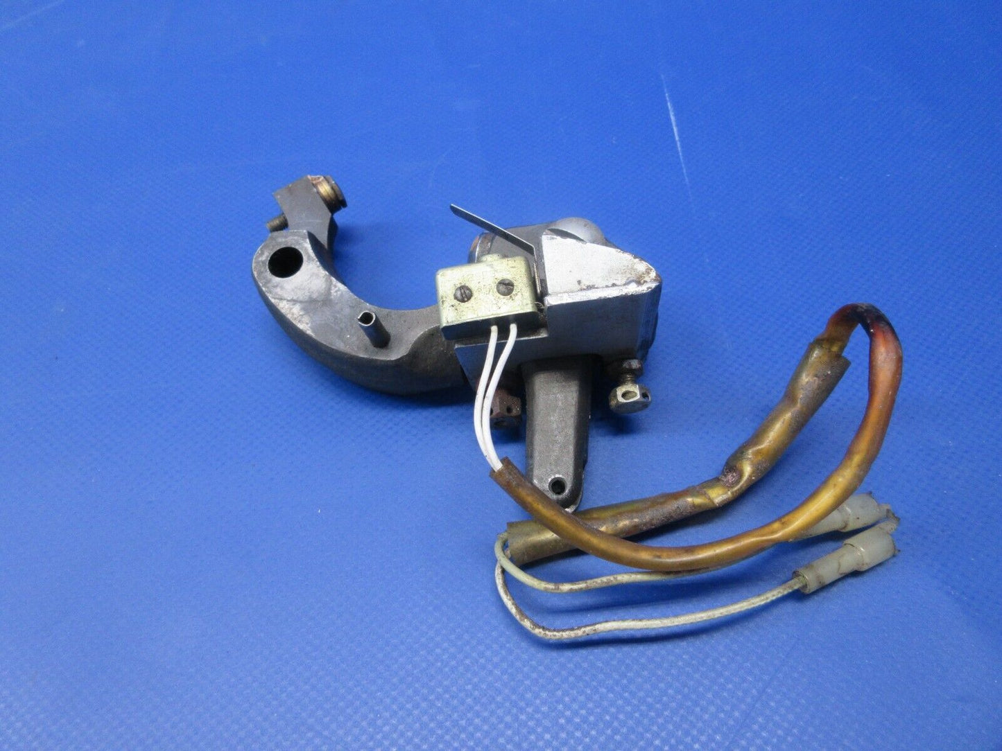 Cessna 337 / P337H Skymaster Main Gear Downlock Assy RH P/N 1541007-2 (0724-768