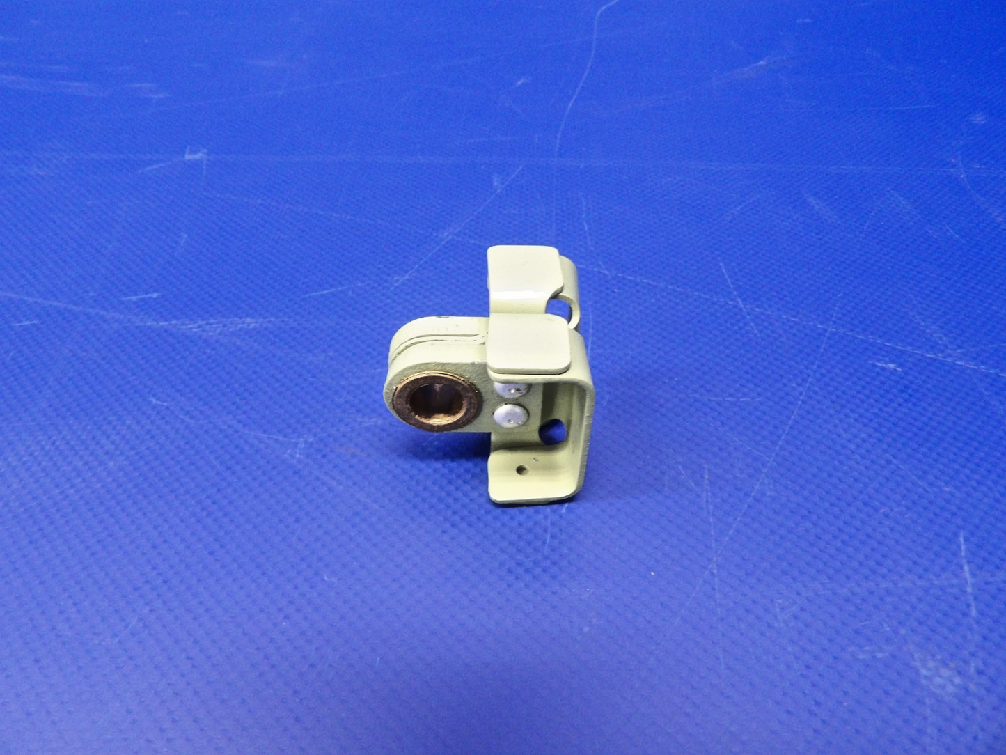 Cessna 150 Vertical Fin Upper Hinge Half P/N 0431033-1 NOS (0426-1233)5