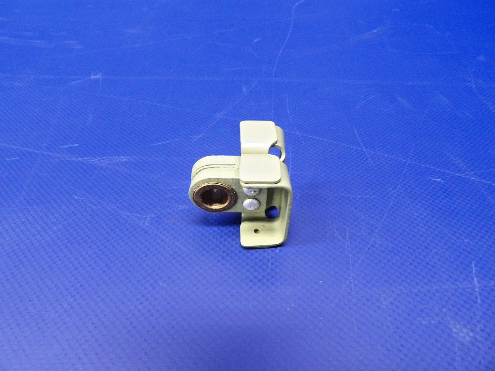 Cessna 150 Vertical Fin Upper Hinge Half P/N 0431033-1 NOS (0426-1233)5