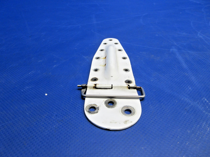 Cessna 172 / 172RG RH Cabin Door LWR Hinge P/N 2417003-2 (0926-873)7