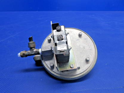 Beech 76 Duchess Dwyer Differential Pressure Switch (0626-716)3