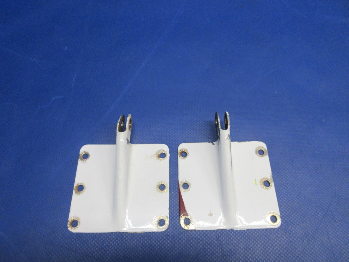 Piper PA-34-200T Seneca II Aft Cabin Door Hinge P/N 68174-00 LOT OF 2 (0626-889)1