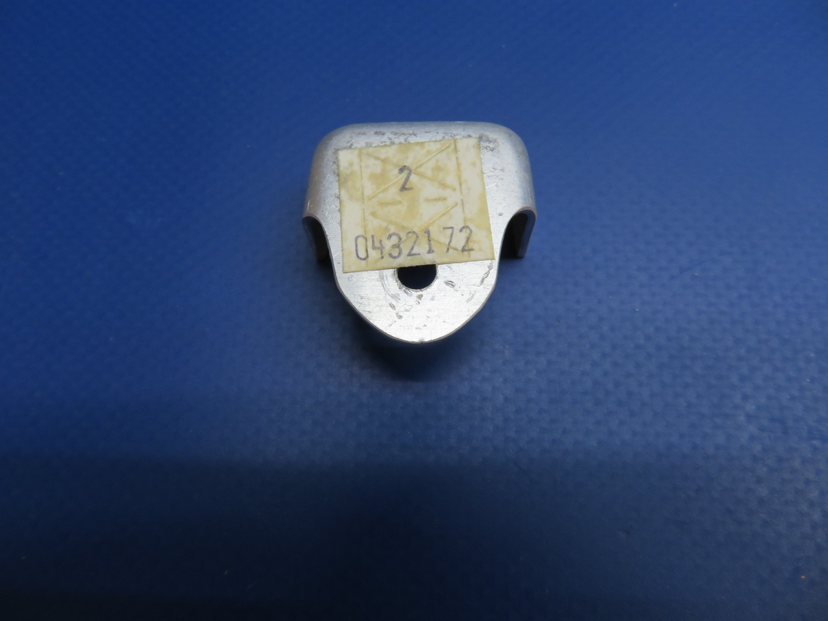 Cessna Bracket P/N 0432172-2 NOS (0526-933)1