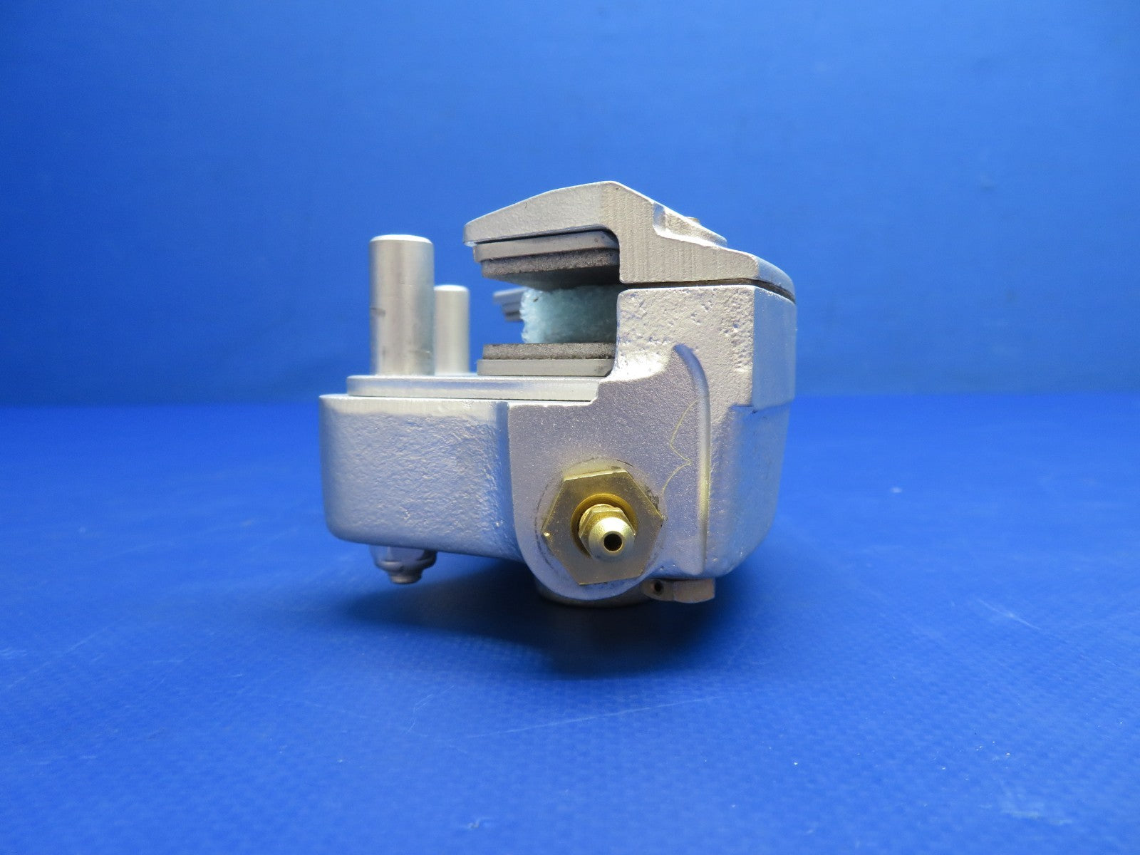 Beech F35 Cleveland Brake Caliper w/ New Linings P/N 30-66 REBUILT (0326-1760)7
