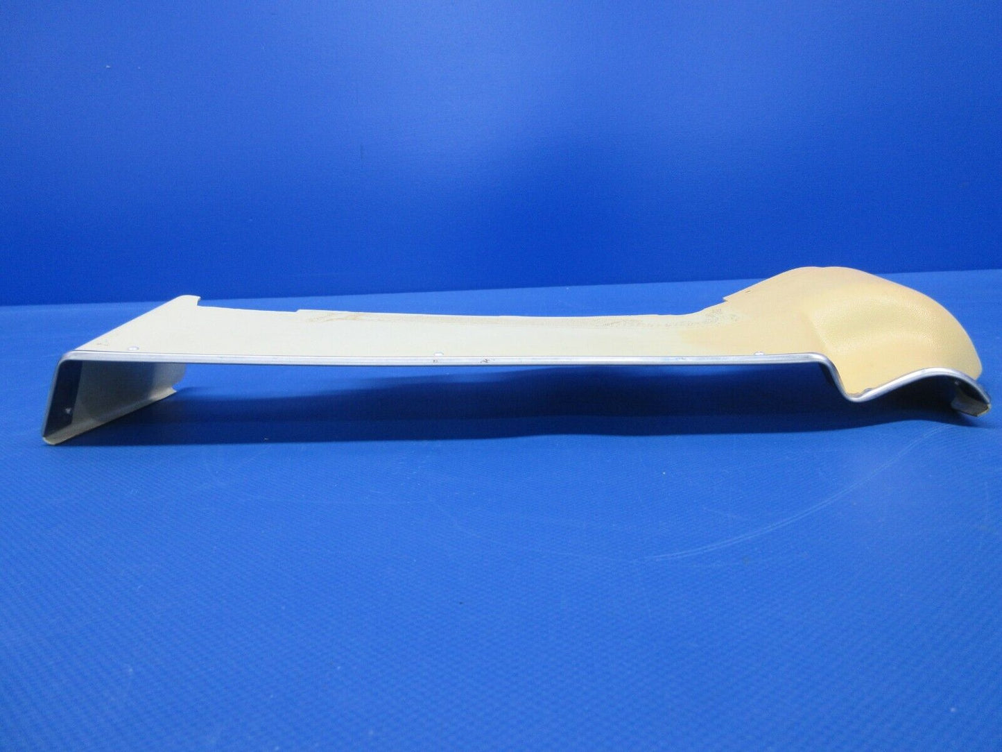 Cessna Seat Bottom Skirt RH P/N 1414263-8 (0424-1021)