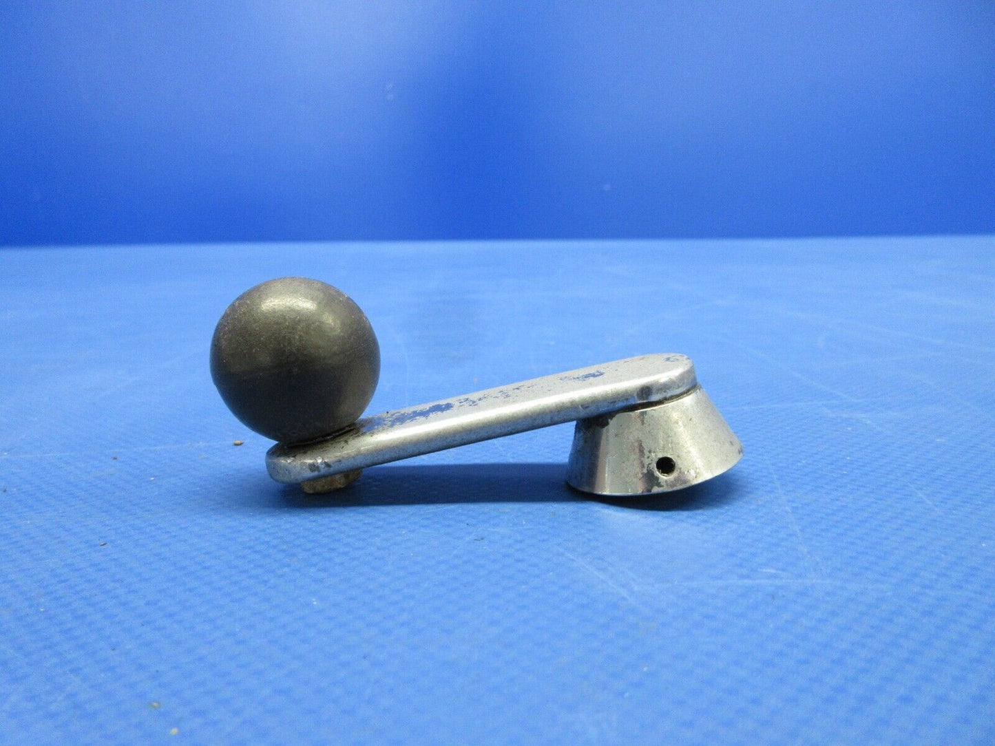 Piper PA-23-250 Aztec Rudder Trim Crank Assy P/N 18507-02 (0624-1338)
