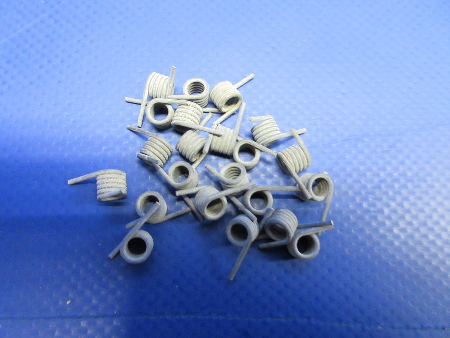 Cessna Door Handle Spring P/N 0417016-1 LOT OF 22 NOS (0426-723)1