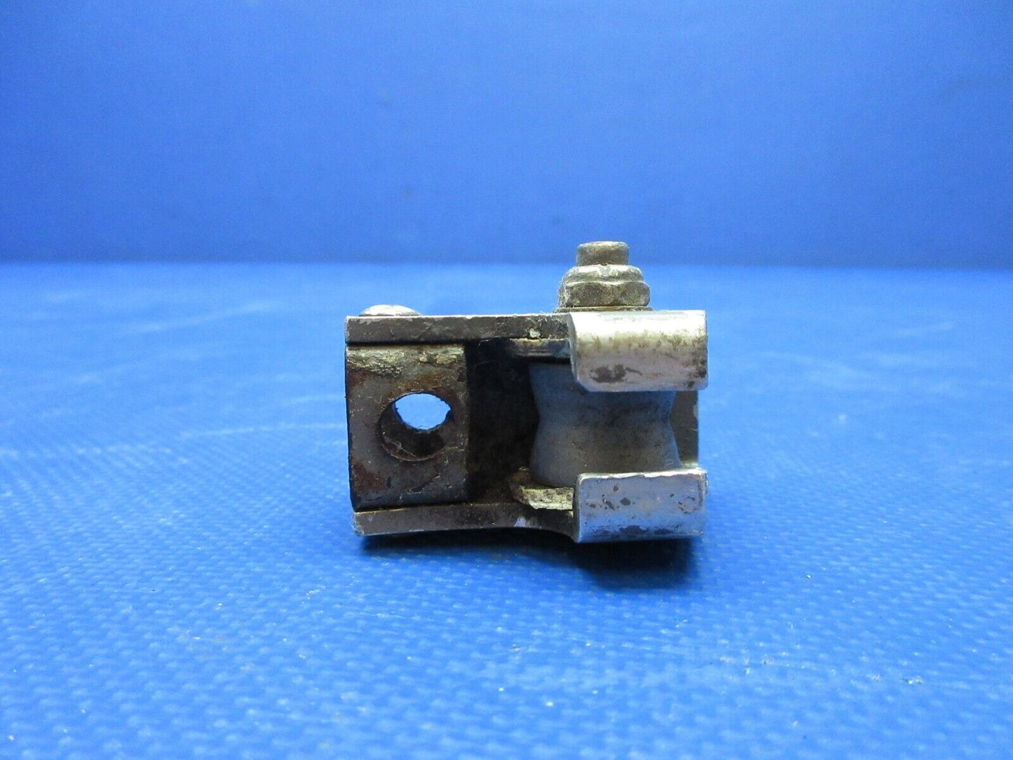 Cessna 172 / 172P FWD RH Seat Roller Housing P/N 1414104-65 (0824-1281)