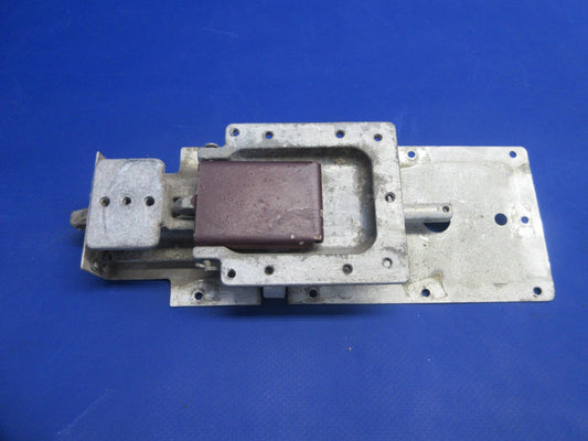 Cessna 150 / 150H RH Cabin Door Latch P/N 0413387-4 (0625-900)0