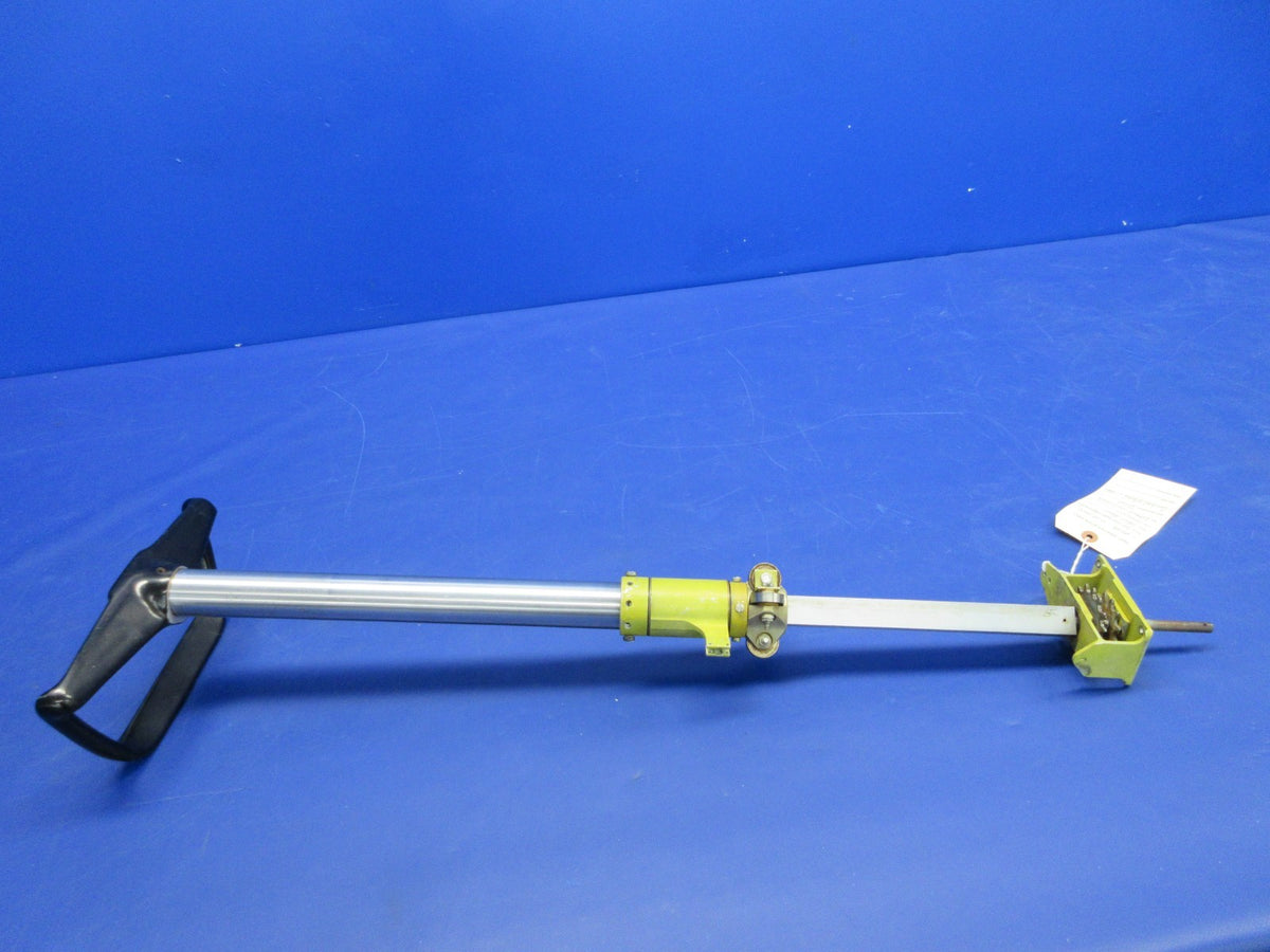Piper PA-24-250 Comanche Pilot Control Wheel / Yoke P/N 20965-00 (0526-836)9