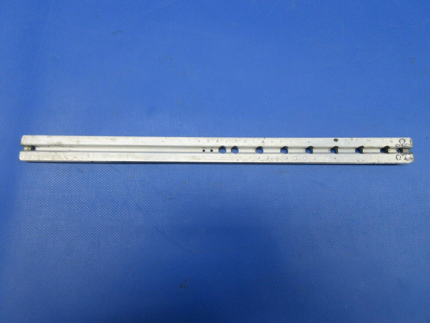 Piper PA-23-250 Aztec Seat Track OTBD P/N 17922-04 (0624-854)