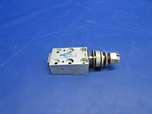 Diamond DA-40 LH INBD Main Landing Gear Mount & Bolt D41-3213-01-50 (0726-839)0