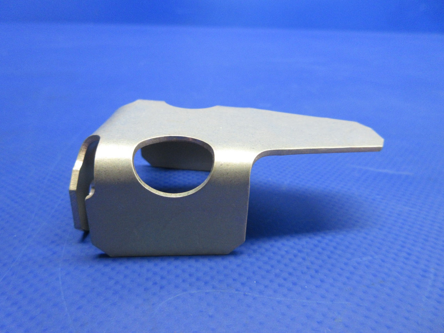 Cirrus SR20 / SR22 Vertical Top Hinge P/N 20101-007 LOT OF 2 NOS (0326-1011)12