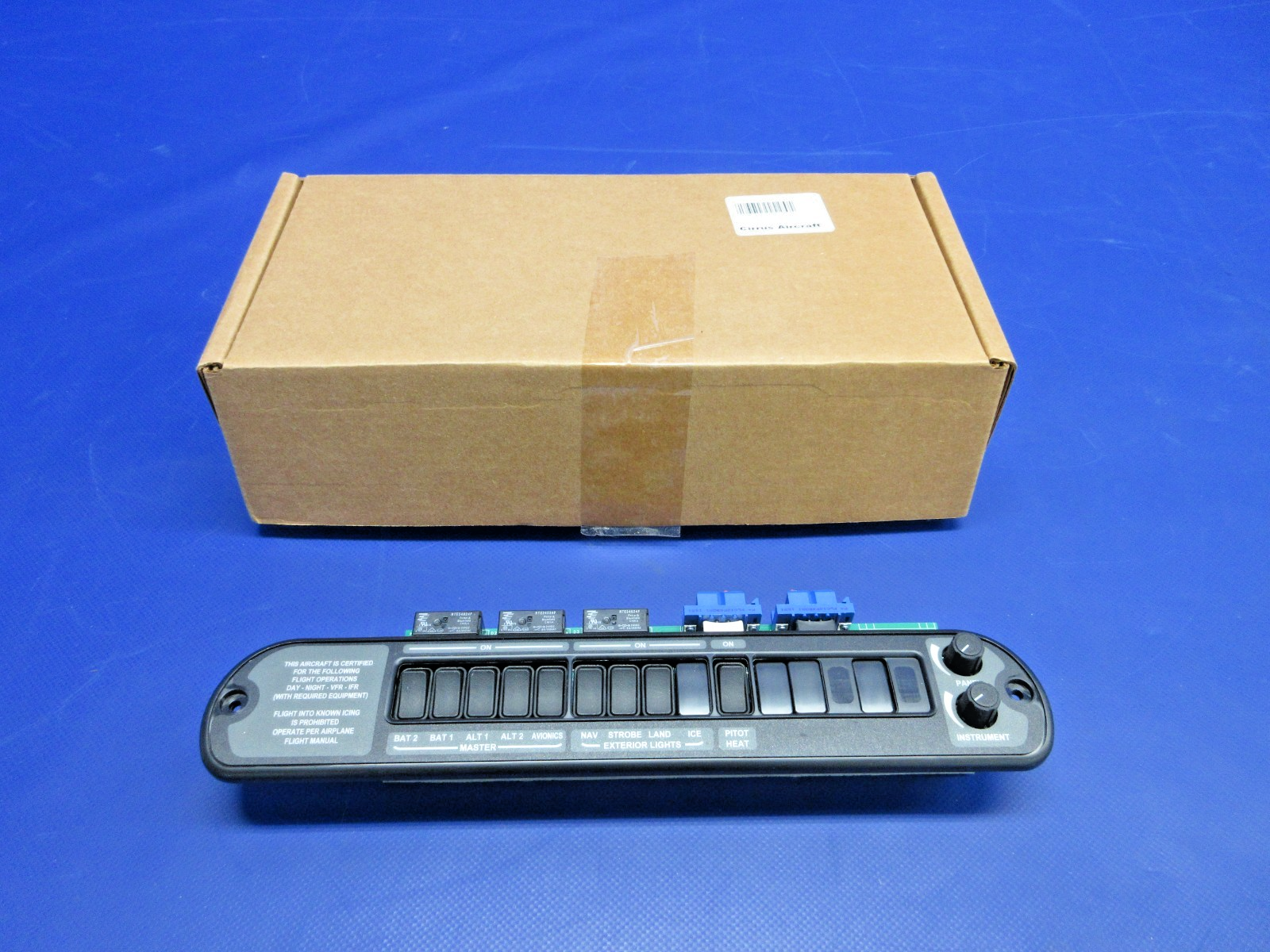 Cirrus SR20 / SR22 No Ice Lights Bolster Switch Panel 24900-005 NOS (0326-716)0