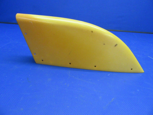 Cessna 172 Vertical Fin Tip No Beacon Base 0531006-33 (1021-359)