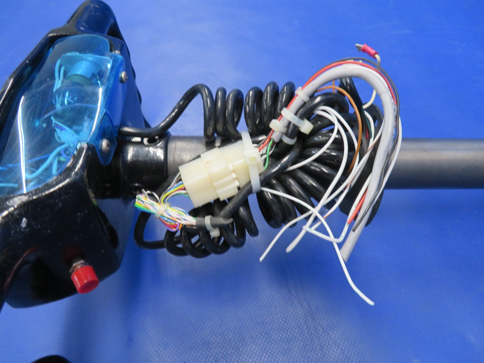 Cessna 421 LH Control Wheel P/N 0861326-24 w/ Cygnet Trim Switch (0726-437)10