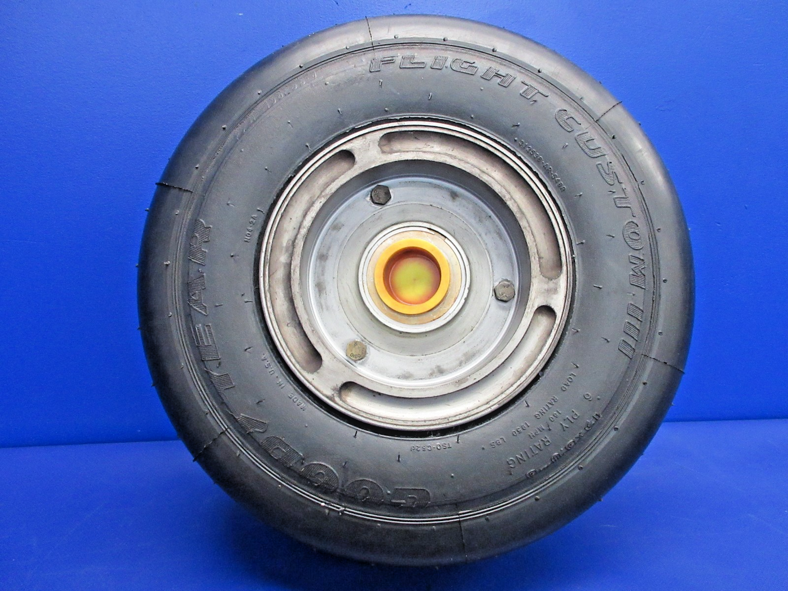 Cirrus / Cleveland 40-75P 6.00-6 Main Wheel w/tire 15x6.0-6 (0326-20183