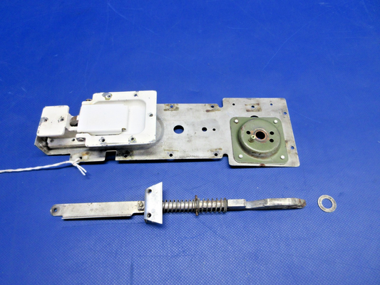 Cessna 172 / 172G LH Cabin Door Latch P/N 0511256-1 FOR PARTS (0526-887)0