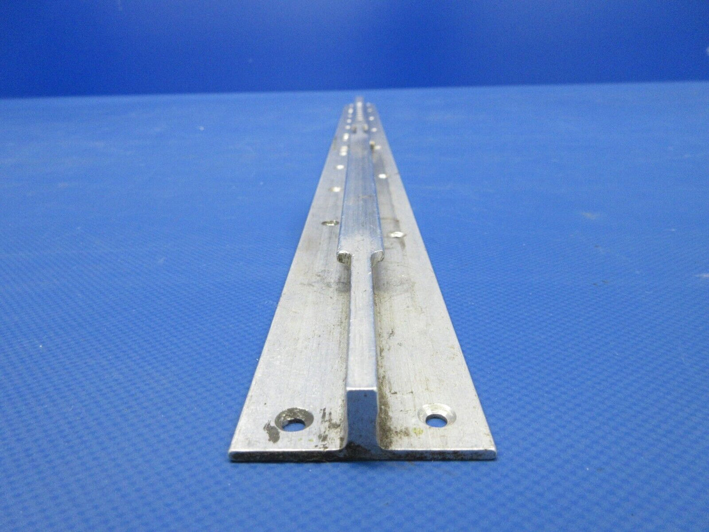 Beech C24R Sierra Seat Track OTBD LH P/N 169-400005-917 (0524-2032)