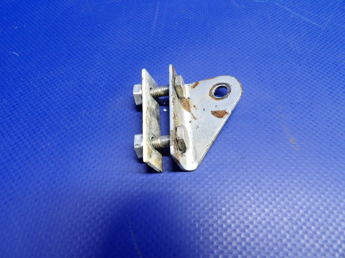 Cessna 172G Seat Belt Fitting LH/RH INBD/OTBD 0510205-3 & -4 SET OF 4 (0326-121011