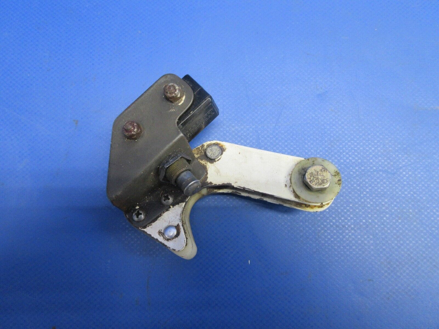 Cessna 337 / P337H Skymaster Main Gear Uplock Pawl Assy LH 1541055-1 (0724-772)