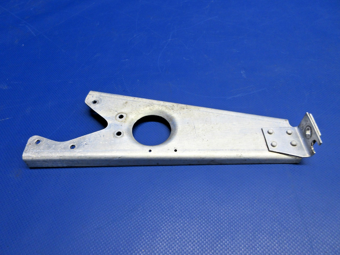 Beech D95A Travel Air LH Engine Controls Bracket P/N 95-940000-43 (0326-918)0