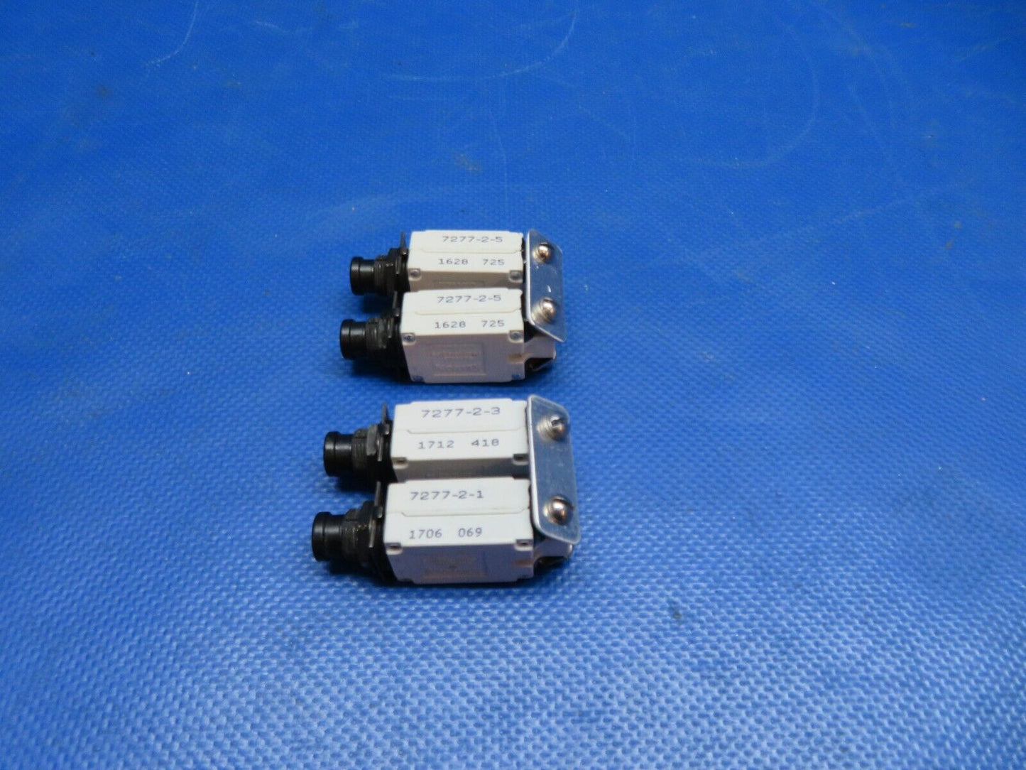 Piper PA-28-181 Relays / Circuit Breakers 24v P/N 187-32C200 LOT OF 6 (1124-132)