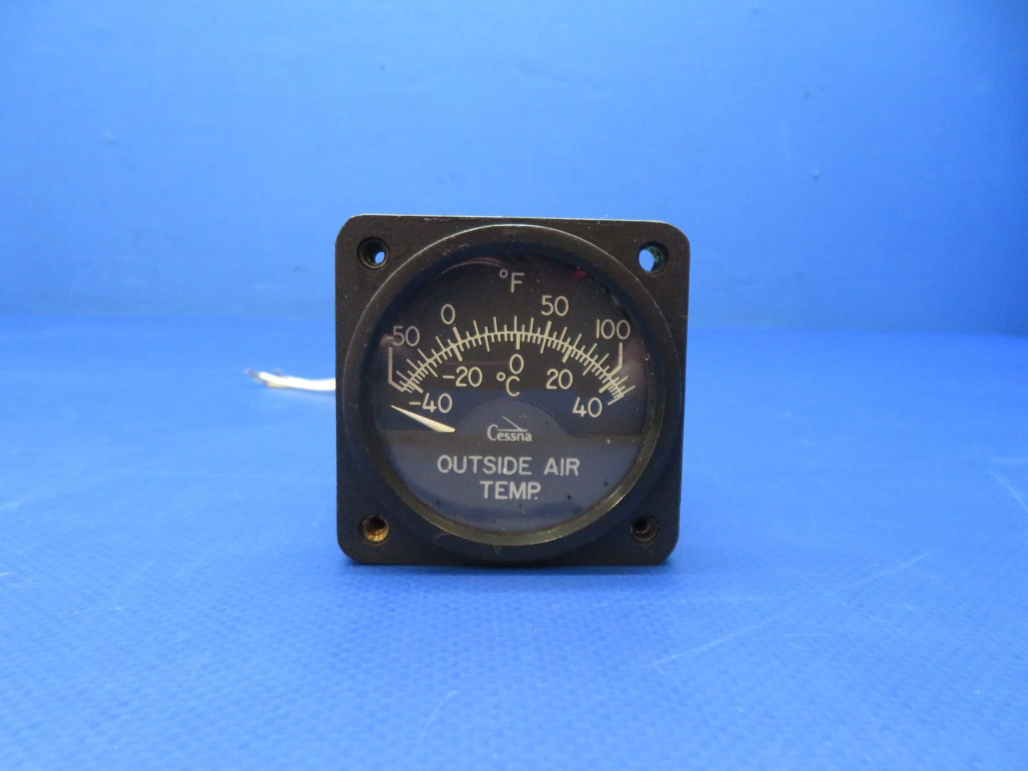 Cessna 421 Outside Air Temperature Gauge w/ Connector CM2628L1 TESTED (0326-165)1