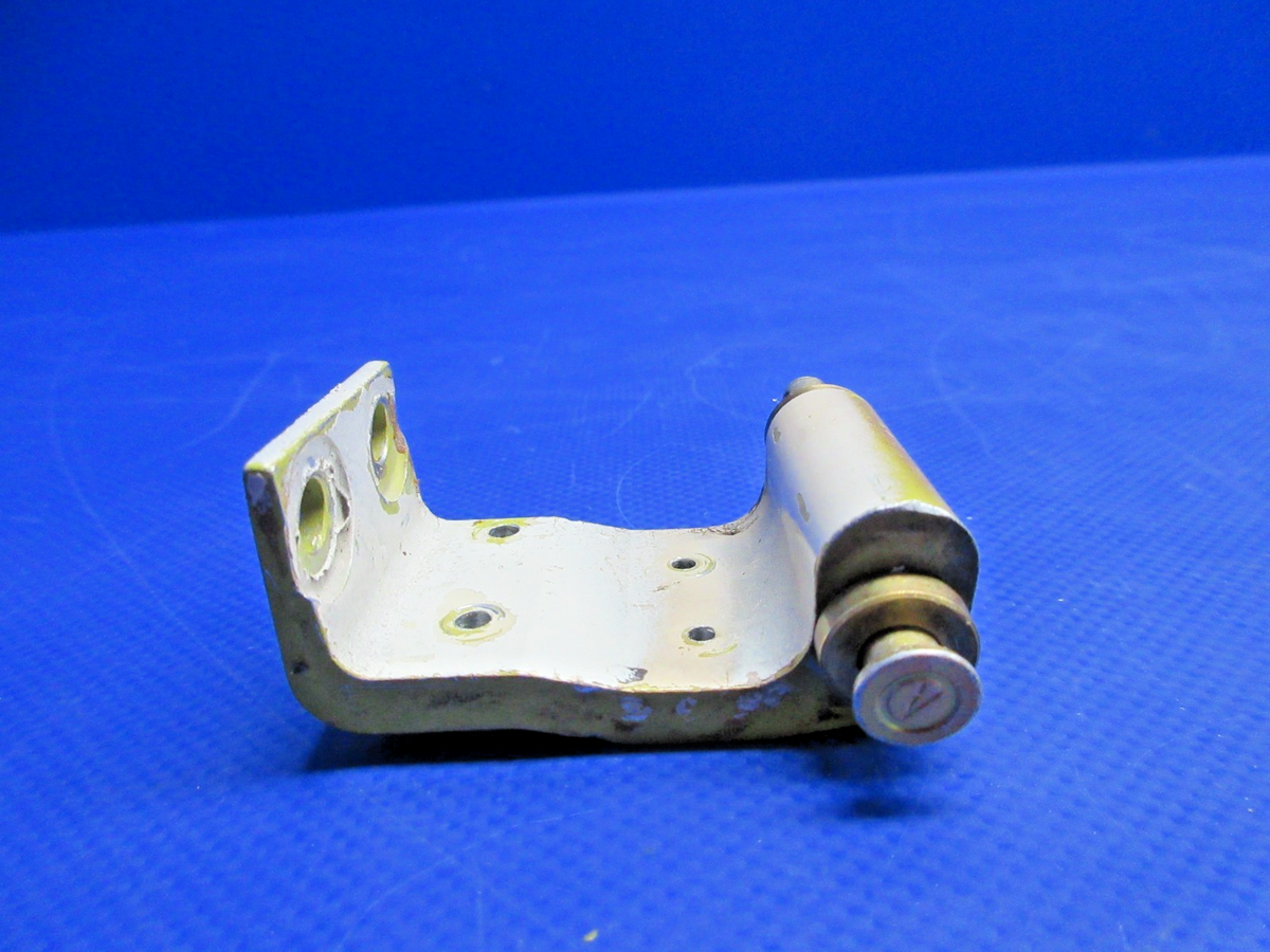 Beech 95-B55 Baron Cabin Door Upper Hinge 35-400018-12 (0926-862)6