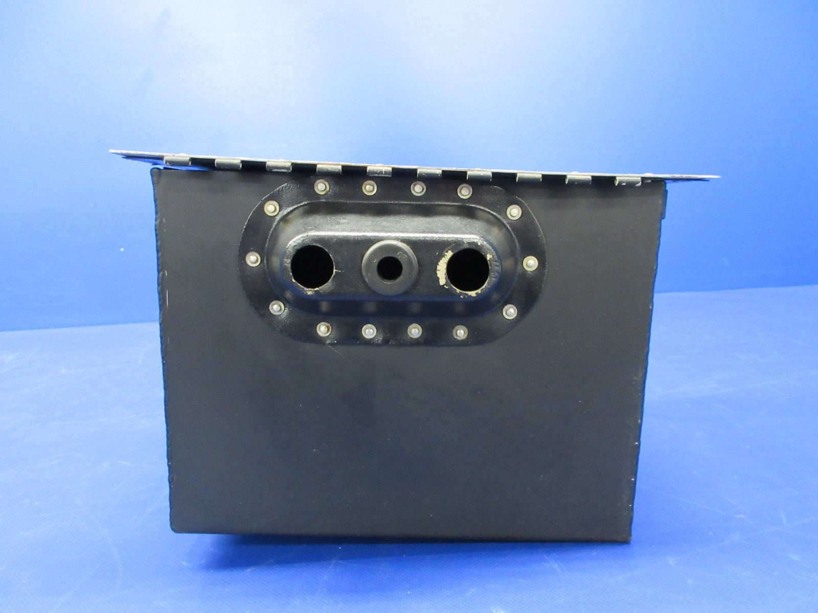 Beech 95 / D95A Travel Air Battery Box w/Lid P/N 95-410005-611 (0326-842)5