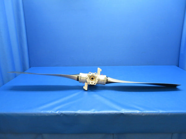 Piper PA-23-250 Aztec Hartzell Propeller Model HC-A2XK-2 (0524-99)