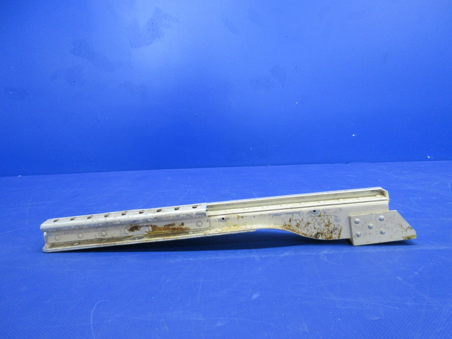 Cessna 310 / 310I RH Seat INBD Track P/N 0812987-7 (0326-865)6