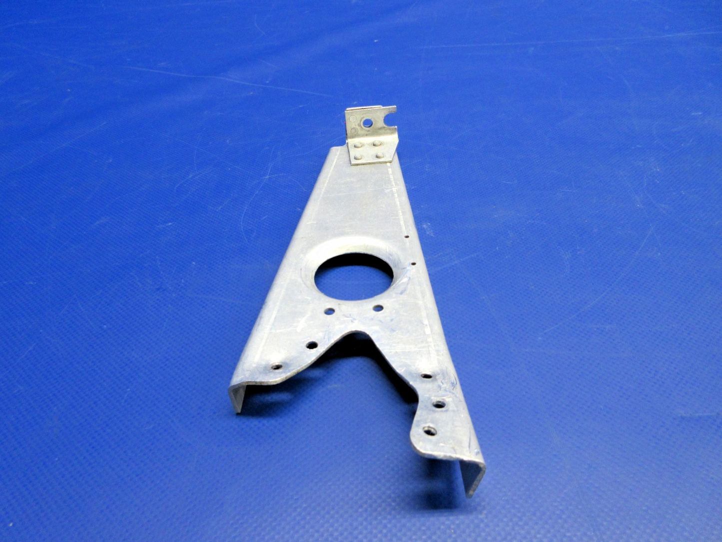 Beech D95A Travel Air RH Engine Controls Bracket P/N 95-940000-47 (0326-917)5