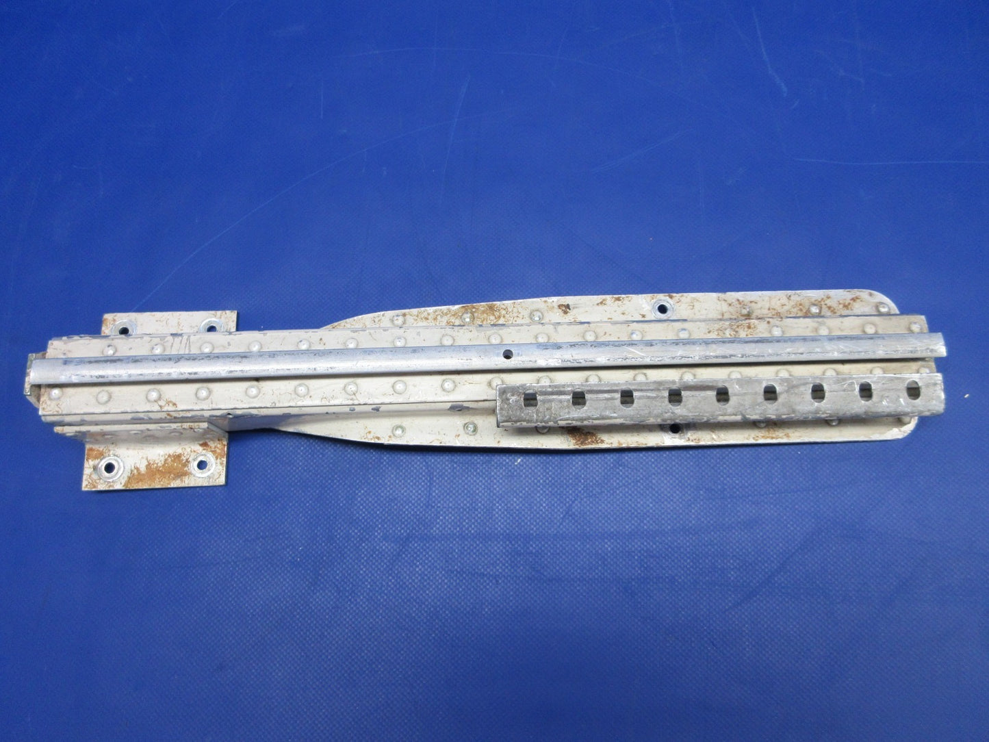 Cessna 310 / 310I RH Seat OTBD Track P/N 0812987-6 (0326-864)1