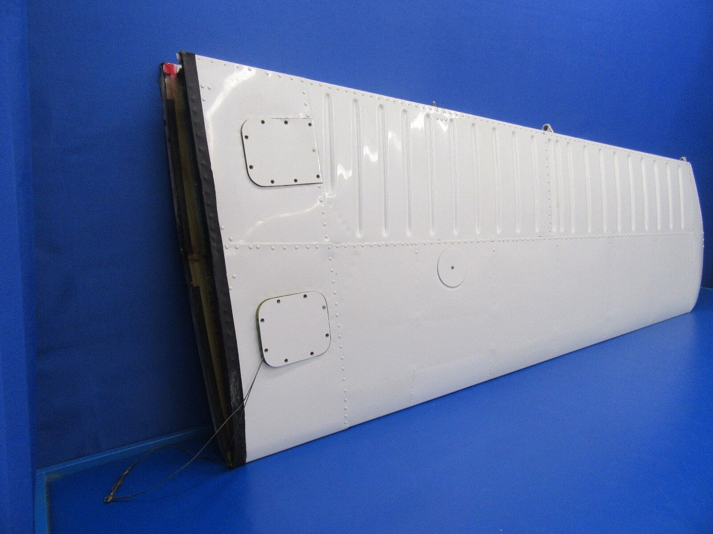 Beech Baron B55 Horizontal Stabilizer RH P/N 95-620010-634 w/Actuator (0917-137)