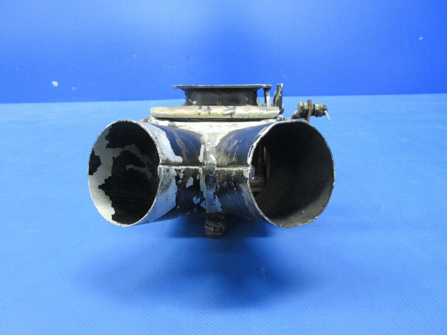 Piper PA-23-250 Aztec Carburetor Air Box Assy RH Engine P/N 16463-09 (0924-1251)