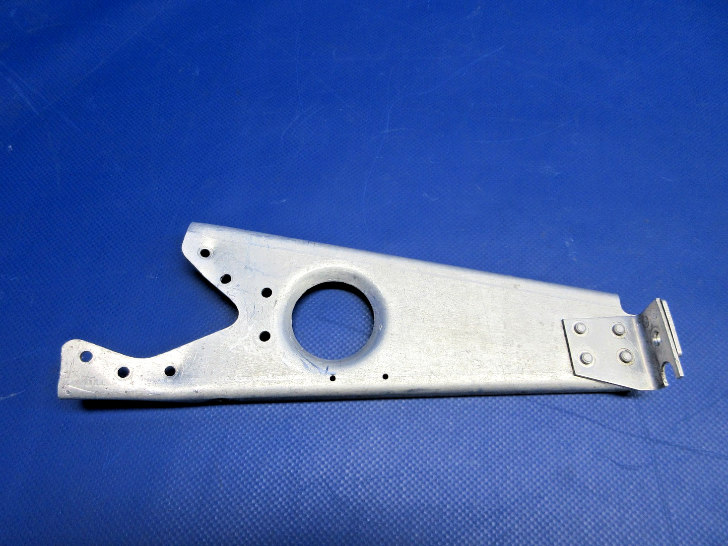 Beech D95A Travel Air RH Engine Controls Bracket P/N 95-940000-47 (0326-917)1