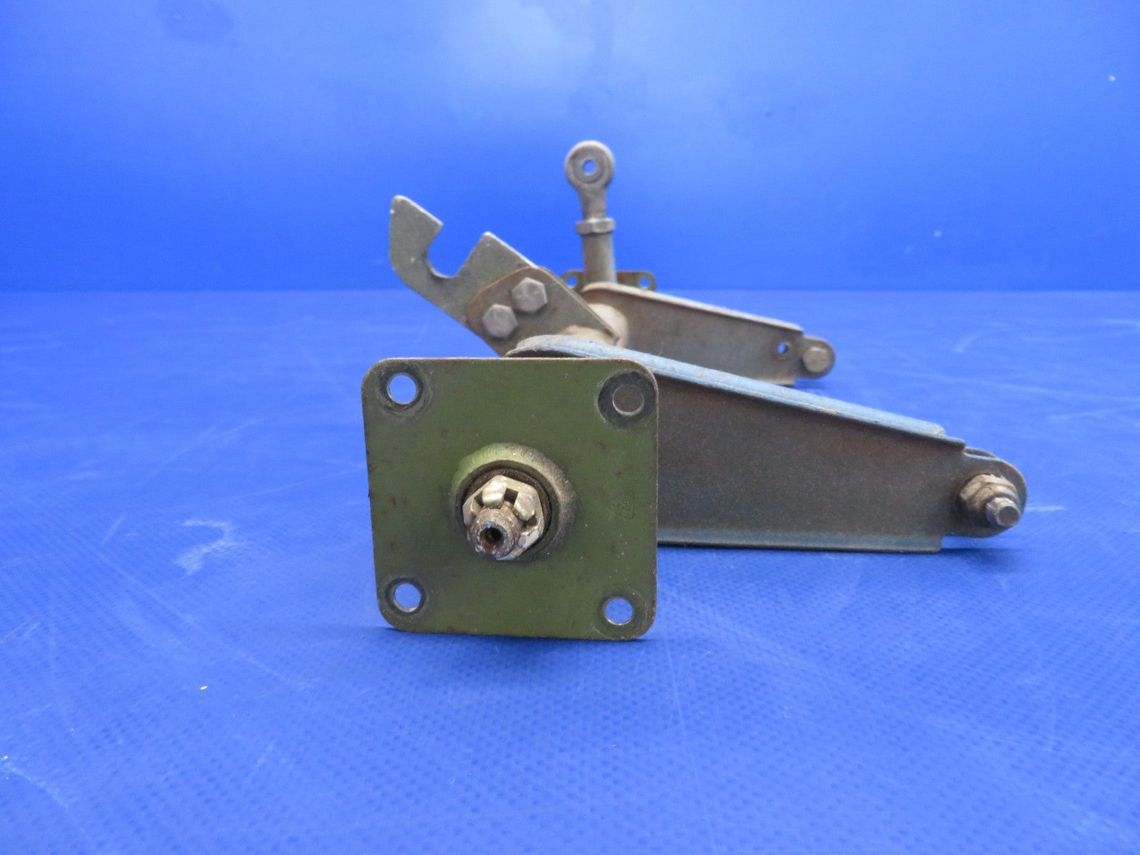 Cessna 421 Nose Gear Torque Tube & Bellcrank P/N 0842140-3 (0726-462)5