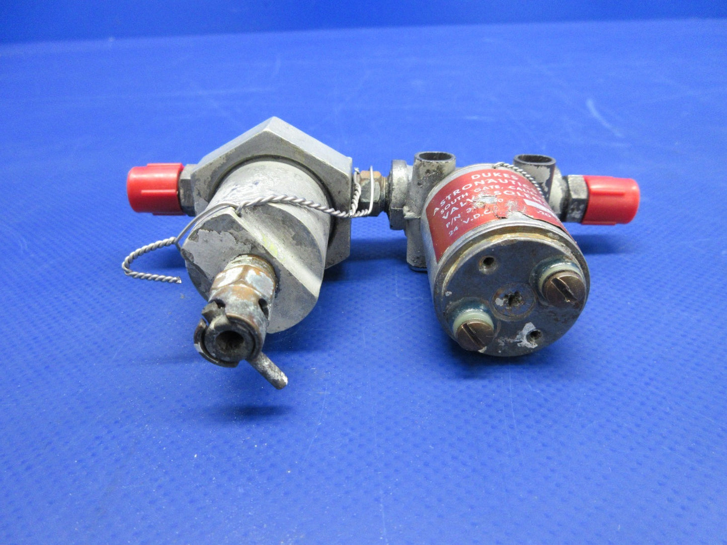 Beech D95A Travel Air Dukes Solenoid Valve 24V P/N 3153-00-1 TESTED (0326-792)4