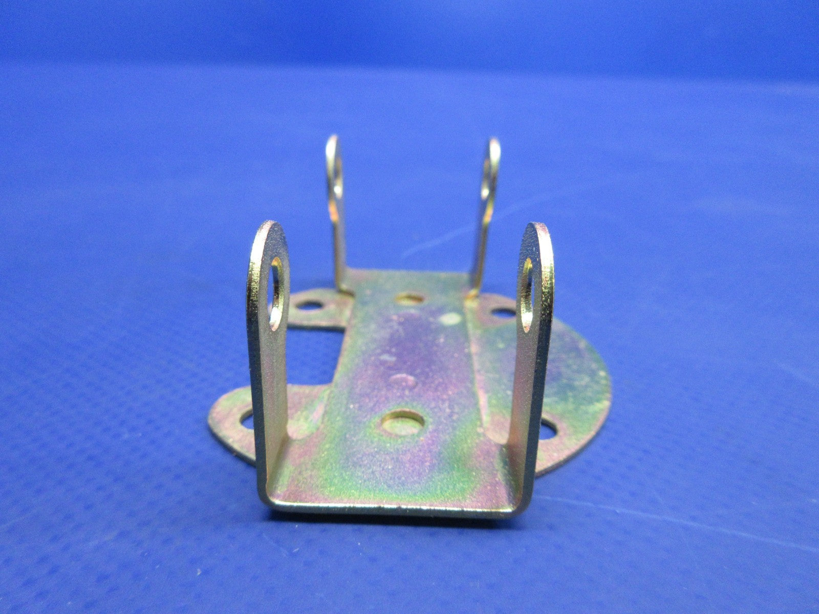 Continental TSIO / IO-360 Fuel Divider Manifold Bracket P/N 646507 NOS (0326-9908