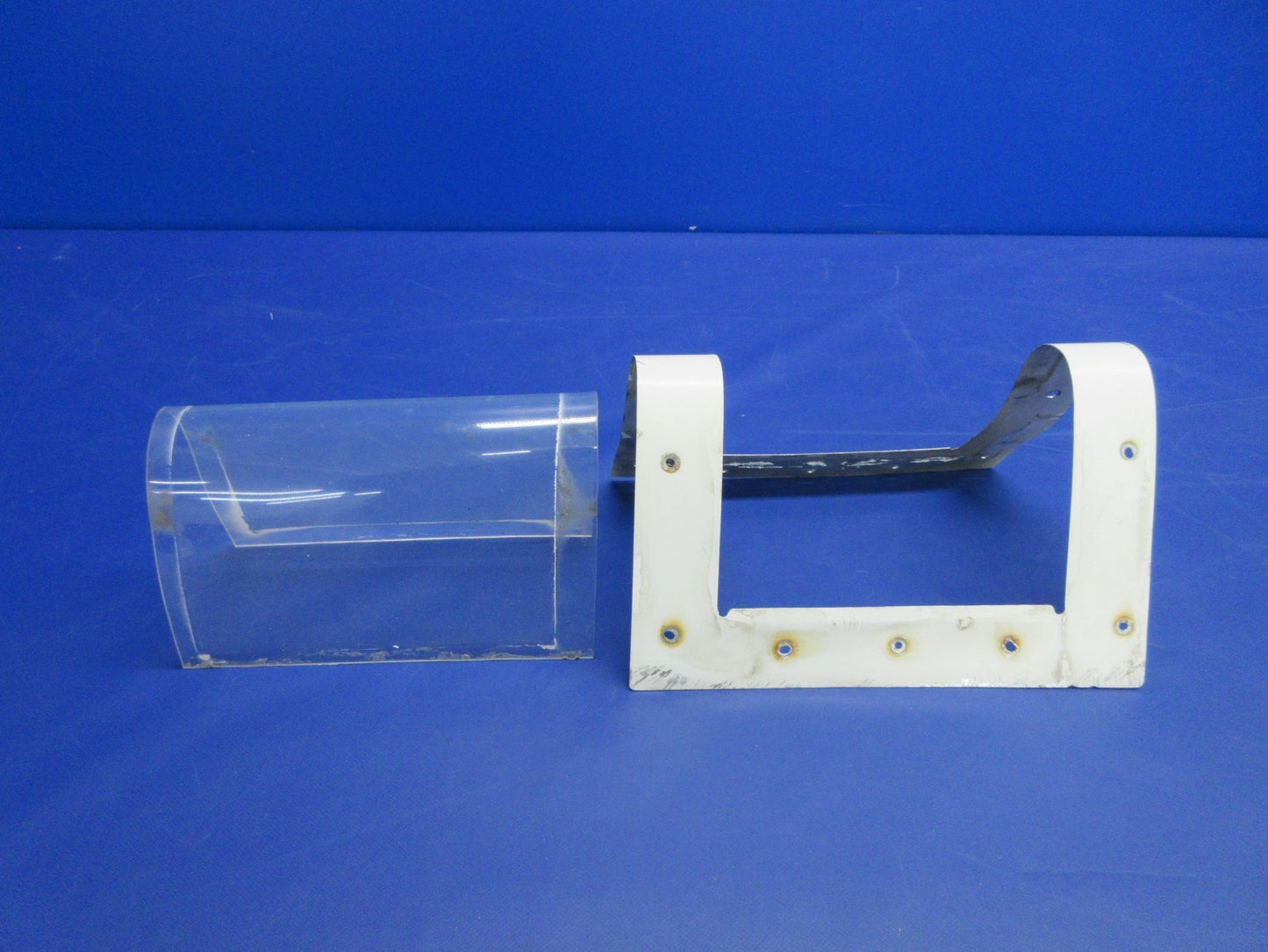 =Cessna 182 / 182L LH Wing Landing Light Window P/N 0722100-3 (0226-1034)0