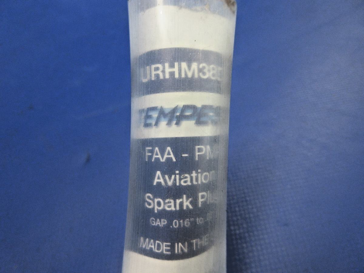Tempest Spark Plug P/N URHM38E LOT OF 8 NOS (0926-795)6