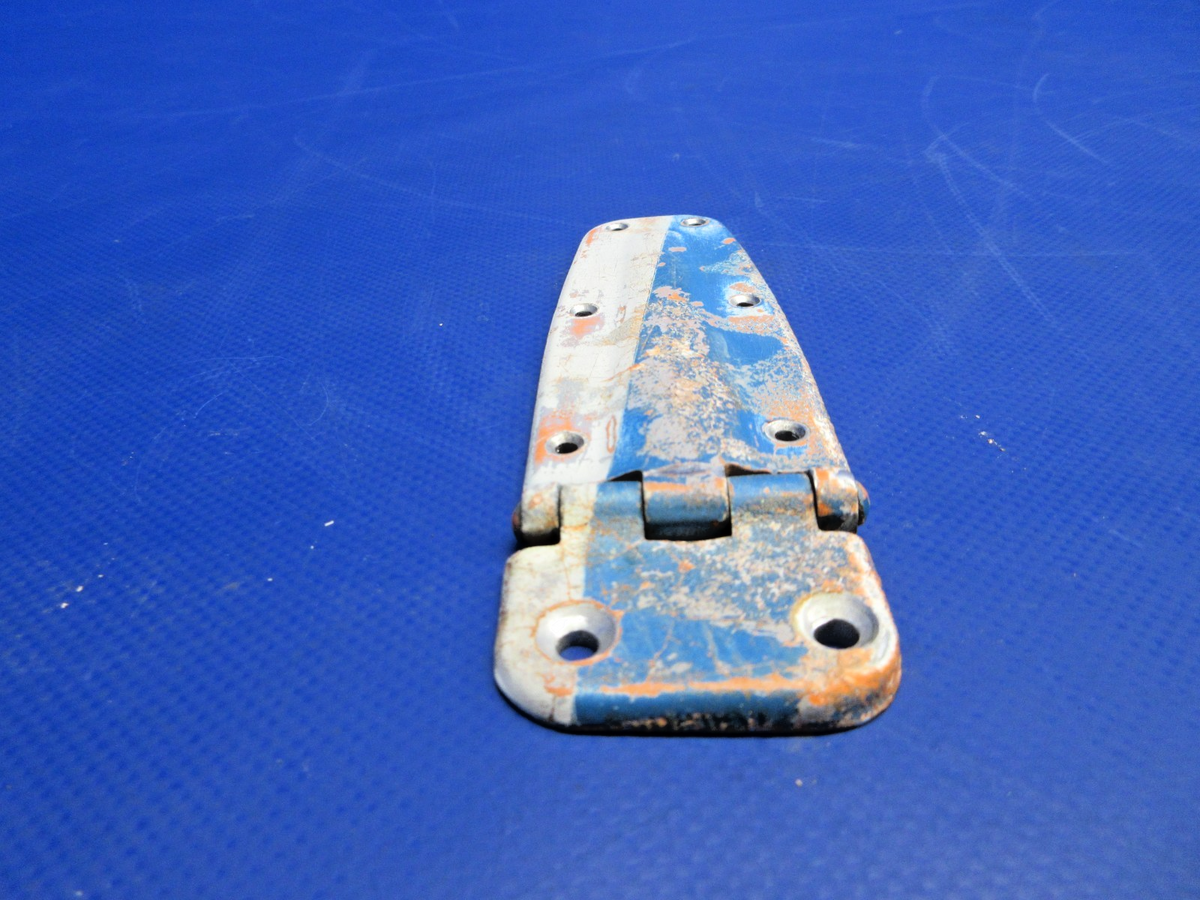 Cessna 150 / 152 RH Upper Cabin Door Hinge P/N 0413426-4, 0711037-498 (0926-875)8