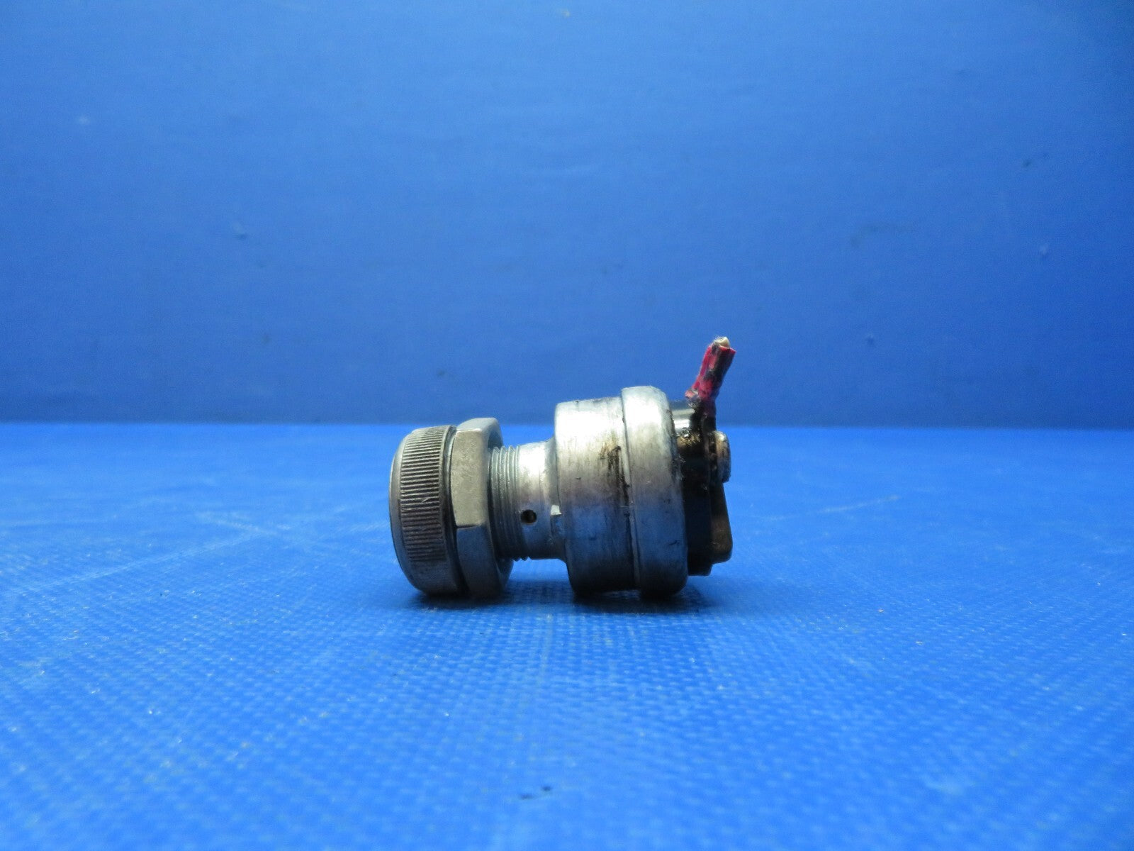 Beech 95 / D95A Travel Air Battery Switch No Key P/N 35-590070-39 (0424-218)6