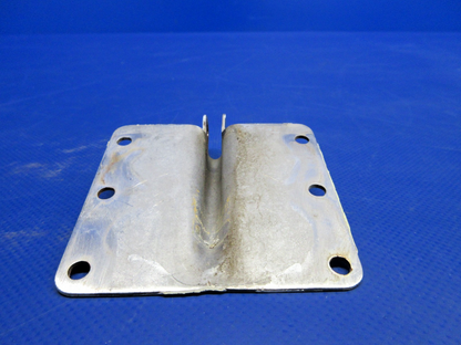 Piper PA-34-200T Seneca II Aft Cabin Door Hinge P/N 68174-00 LOT OF 2 (0626-889)8