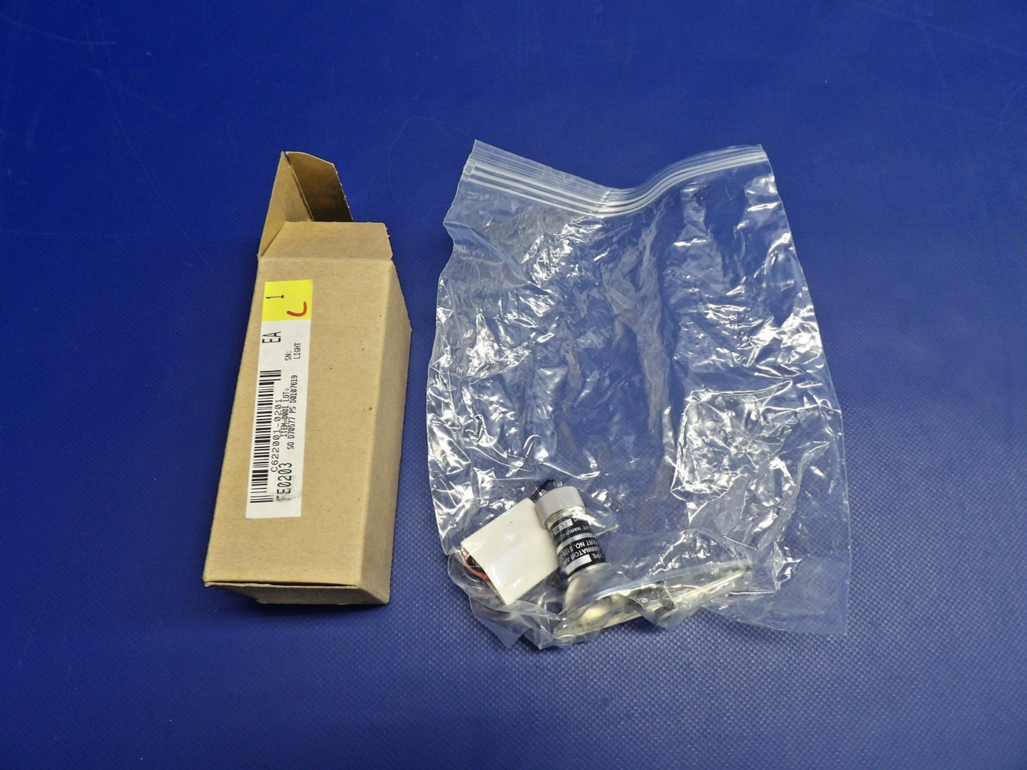 Luminator Wing Tip Position Light Base P/N 5106-0-00-A NOS (0426-1219)2