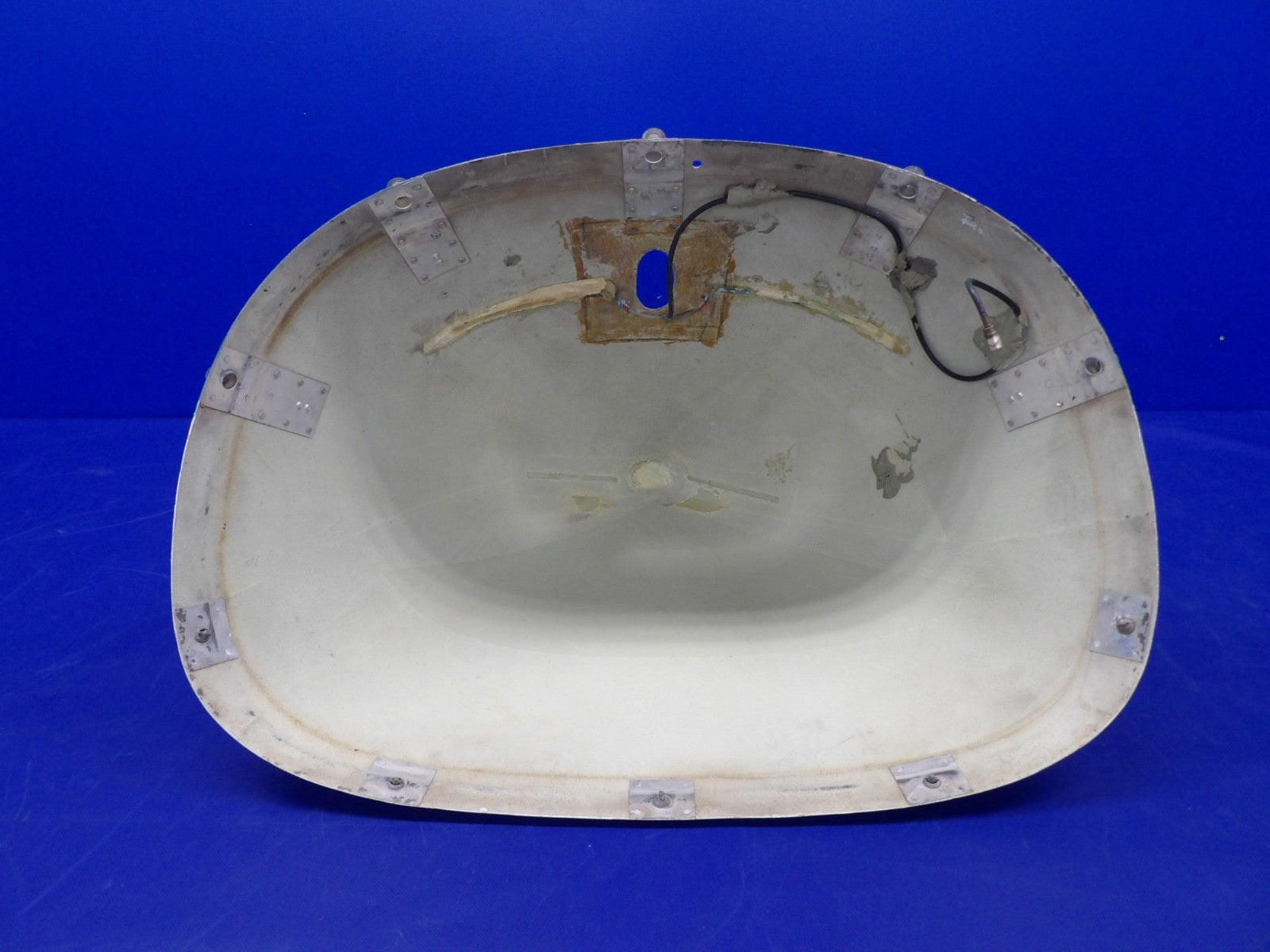 Cessna 421 Nose Cap / Nose Cone / Radome P/N 5113007-1 (0626-1496)7