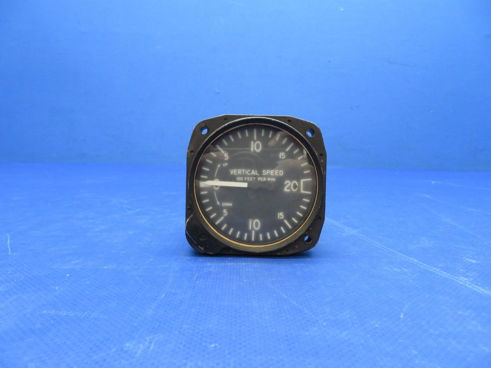 Edo-Aire EA-1403A Vertical Speed Indicator P/N EA-1403-27 WARRANTY (0726-445)0